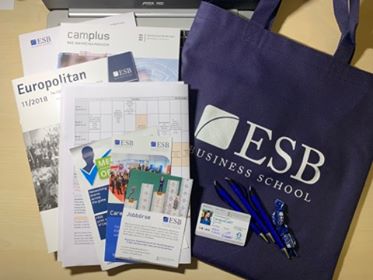 ESB Welcome Meeting 發送的小冊子與精美袋子