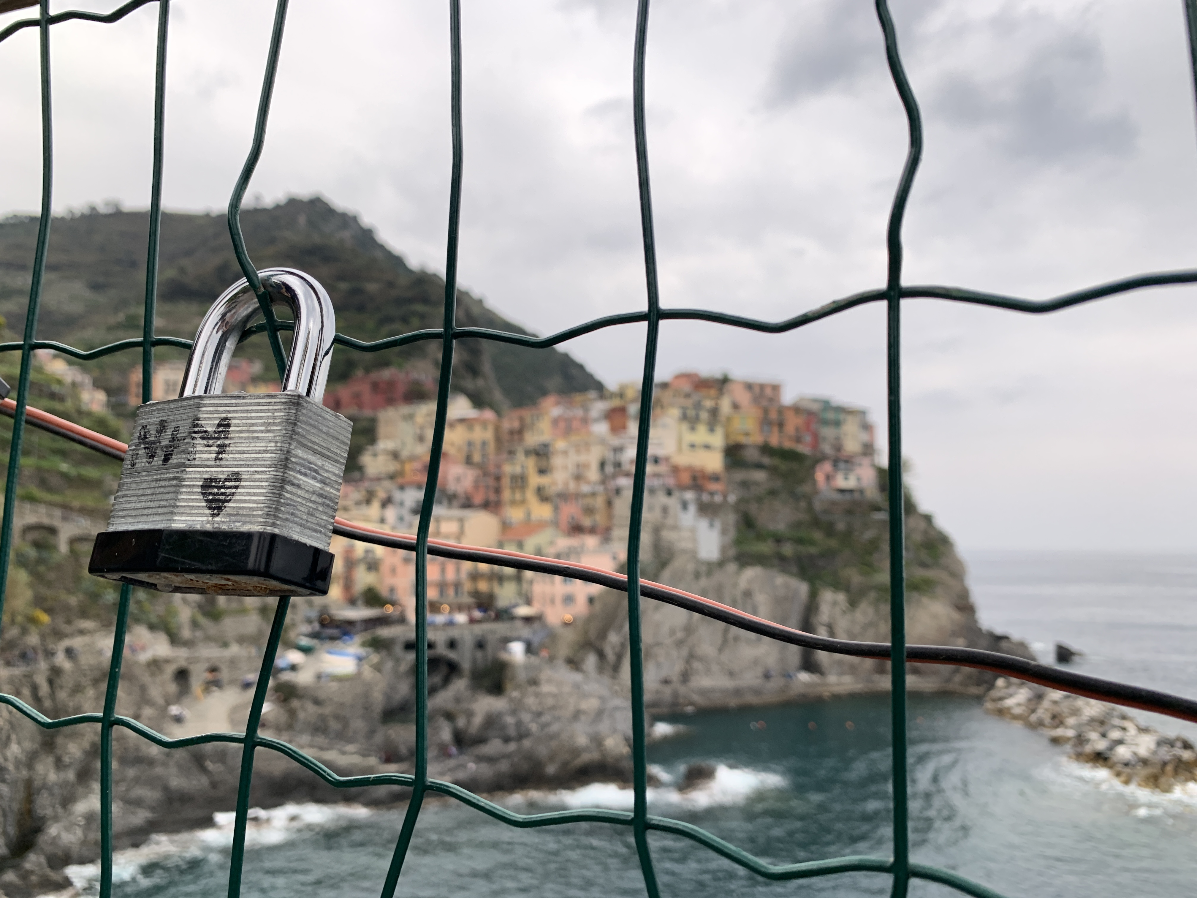 義大利五漁村-來到歐洲已看了好幾座佈滿愛情鎖的橋，依舊覺得浪漫